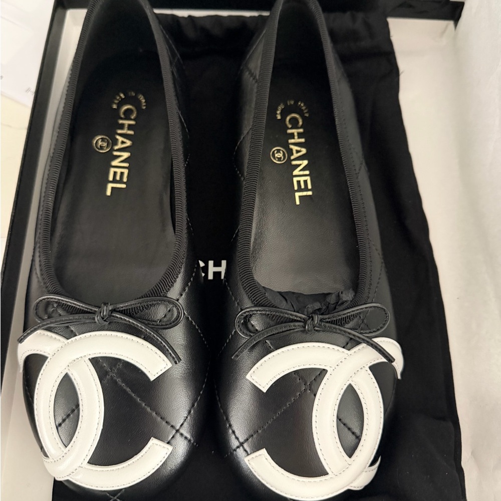 CHANEL Black Leather Quilted Ballet Flats with White CC Emblem